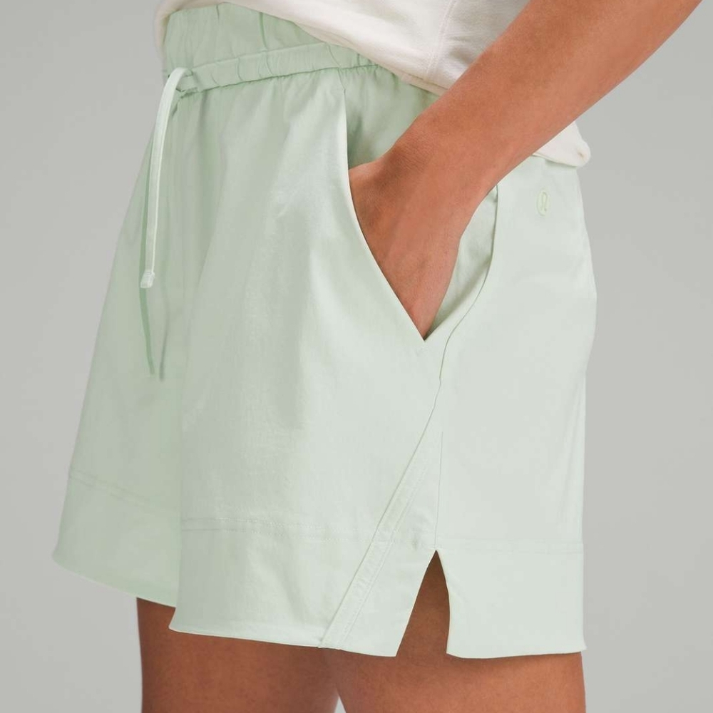 Lululemon Athletica Cinchable Waist High-Rise Woven Short 3.5" Kohlrabi Green